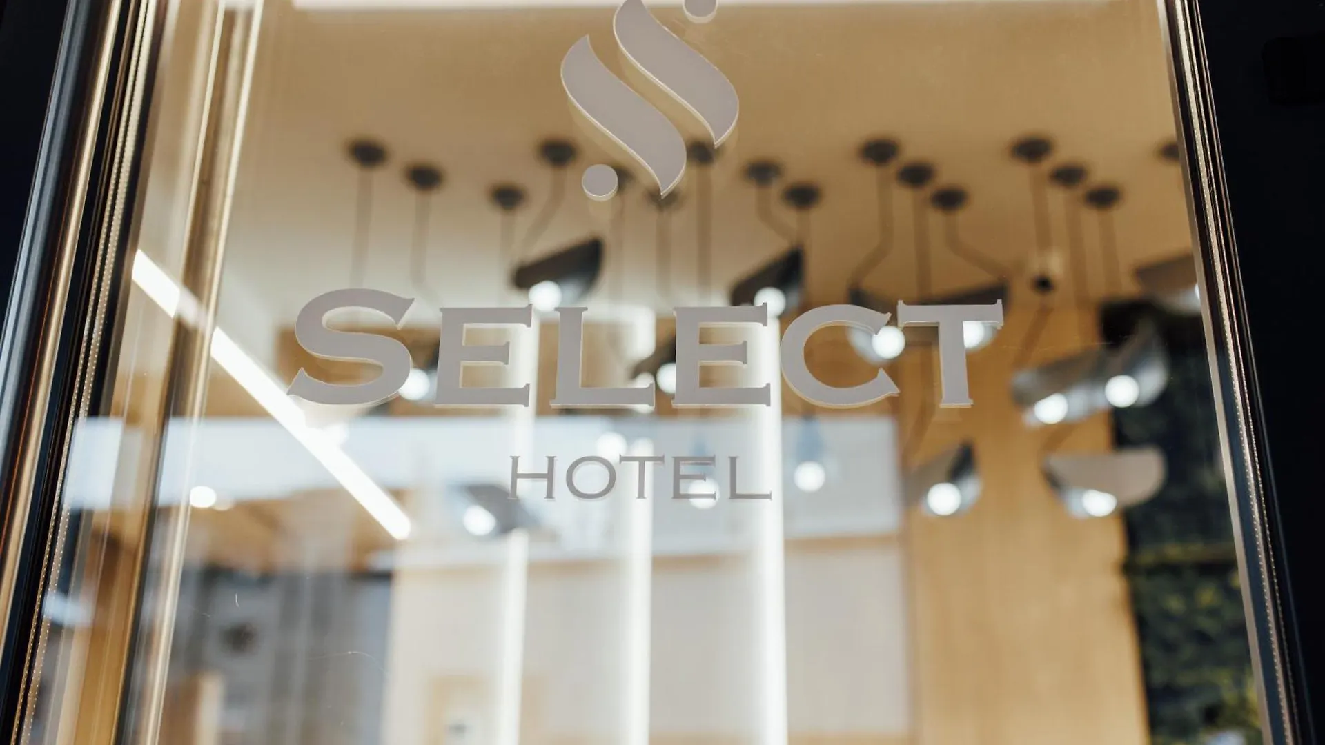 לבוב Select Hotel